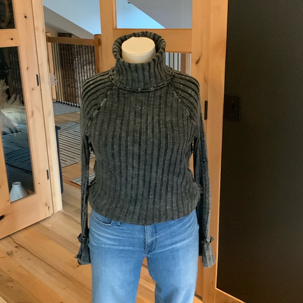 Free People turtleneck size lg In charcoal